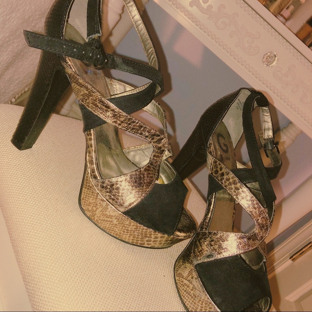 Black and snake print size 9 1/2 guess heels